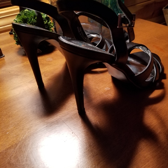 Womens Daisy Fuentes Black "Collin" Heels - Picture 6 of 8